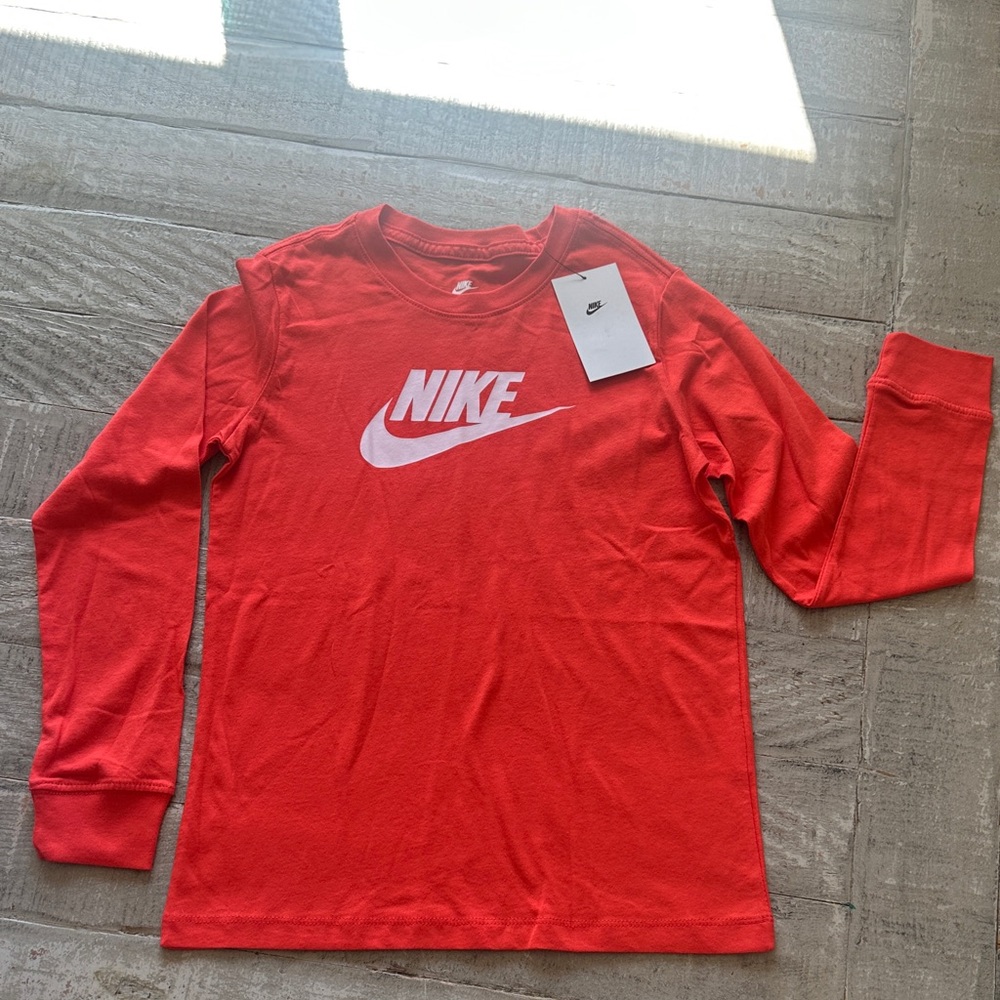 Nike Girls Long Sleeve Tee Size M NWT